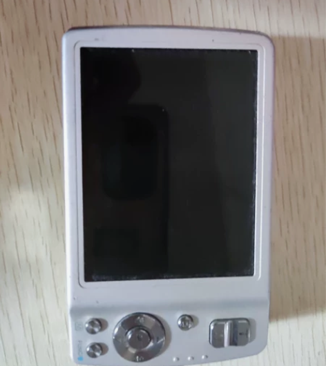 爱国者数码相机  型号T1228 品相完好...