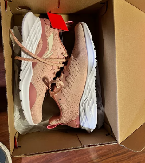 李宁跑鞋，女款，37.5码，全新。得物价2...