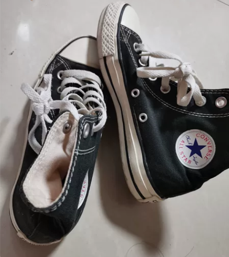 匡威，新旧如图，高帮帆布鞋 感兴趣的话点“...