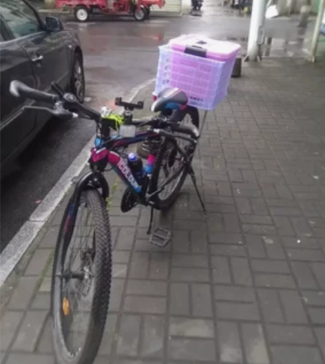 外甥考上大学,异地读书,转让。前有手机支架...