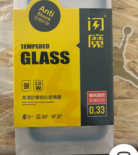 全新iPhone13pro 闪魔钢化膜两片...