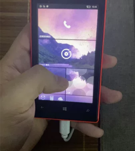 诺基亚lumia525，不支持电信，支持联...