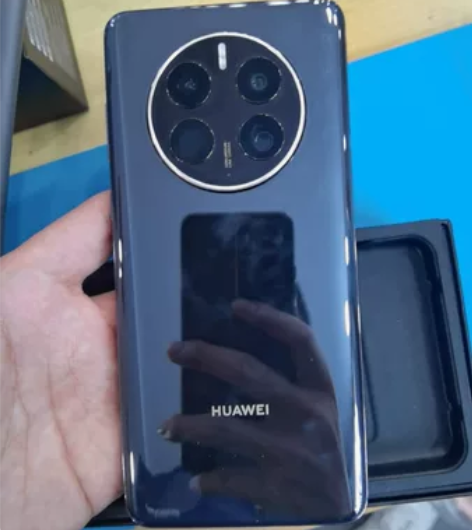 出华为mate50pro 8+256陶瓷黑...