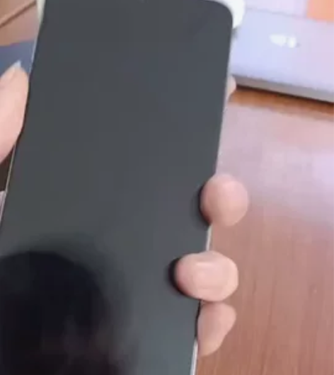 华为mate50 8+128屏幕一点细花...