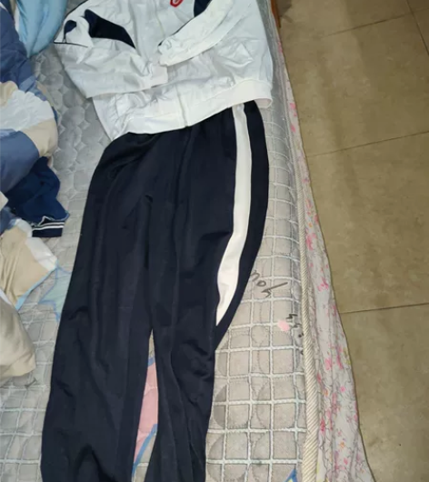 曲江校服上衣滑料,裤子非滑料170码 感兴...