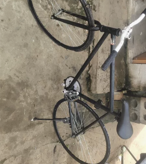 死飞，没胎了，换胎就可以骑！ 感兴趣的话点...