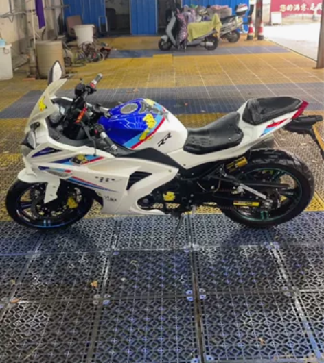 宝雕电喷150 、新换的电瓶、机油 感兴趣...