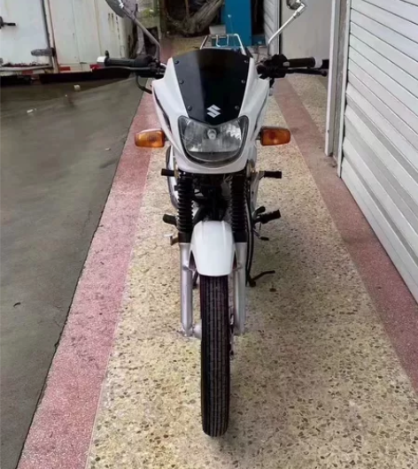 二手摩托车到货精品，铃木钻豹王，整车非常完...