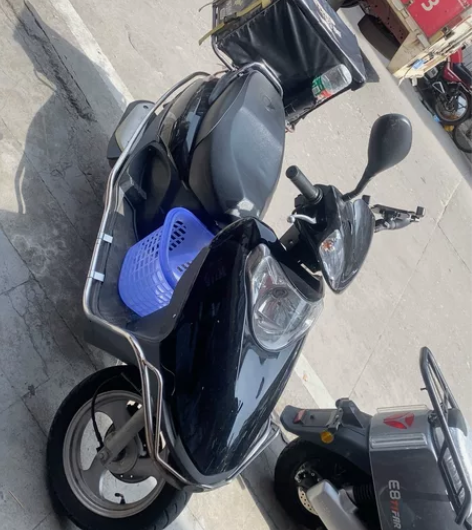踏板摩托车。跑美团外卖用的。因个人原因现在...