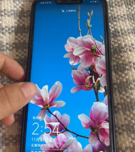 华为麦芒7。屏幕破损，不影响使用。无外包装...