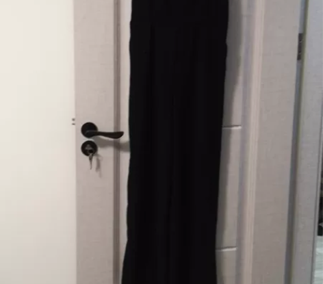 黑色吊带连体裤 任意买一件可送主页内30元...