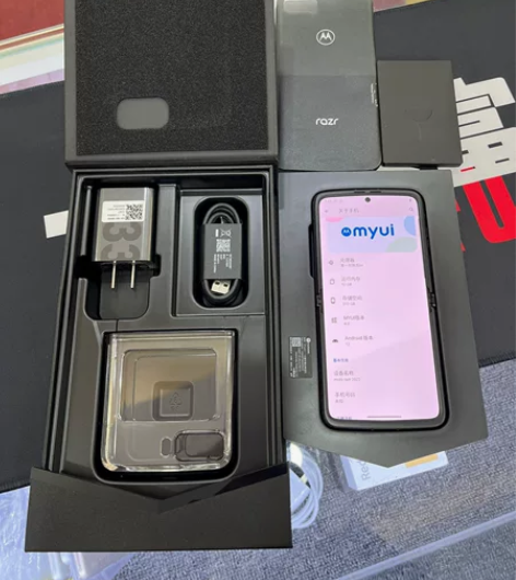 摩托罗拉 moto razr 2022 1...