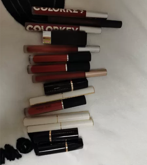 闲置口红 出 全部带走 感兴趣的话点“我想...