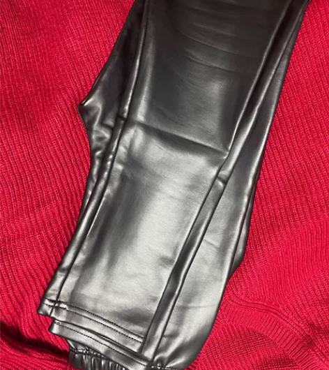 加绒皮革裤 忘记有咩有穿过 99新 不议价...