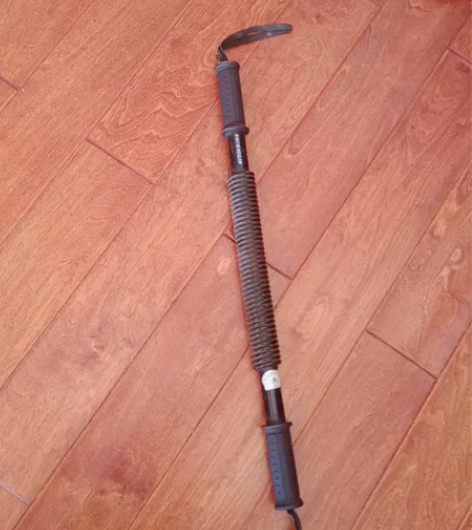 臂力器，没怎么用过，一直闲置，适合大男人用...