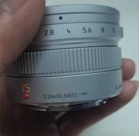 松莱dg15mmf1.7，裸镜头。成色如图...