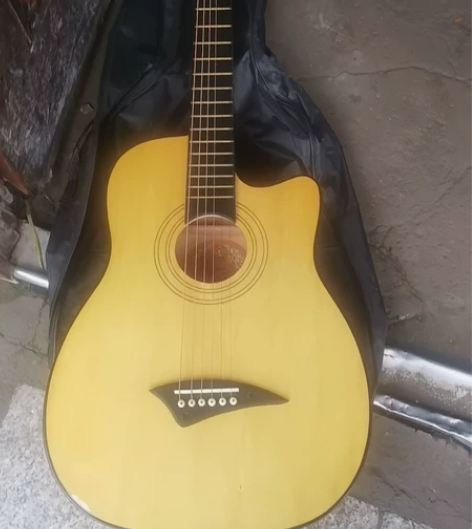 红棉牌吉他，九九新，货出不退不换，不包邮 ...