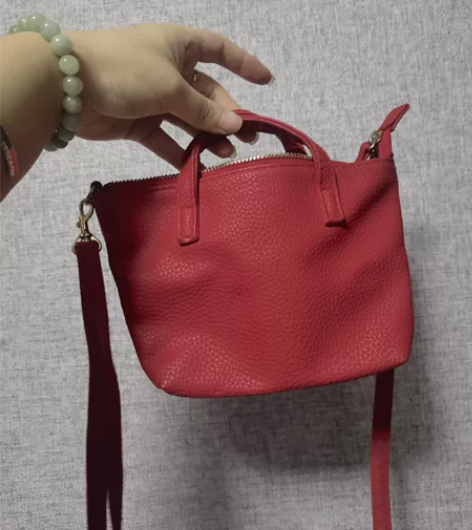 包邮!红色荔枝纹小包女包斜挎包 实拍 荔枝...