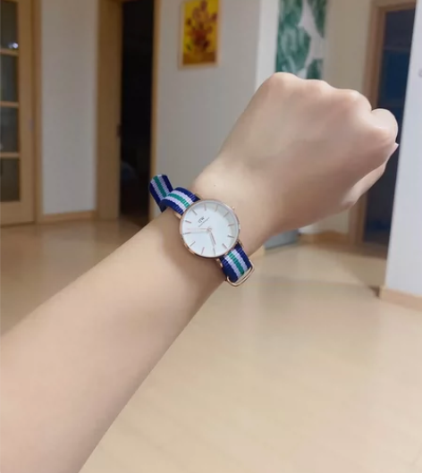 DW手表28mm玫瑰金色 帮朋友卖，表带有...