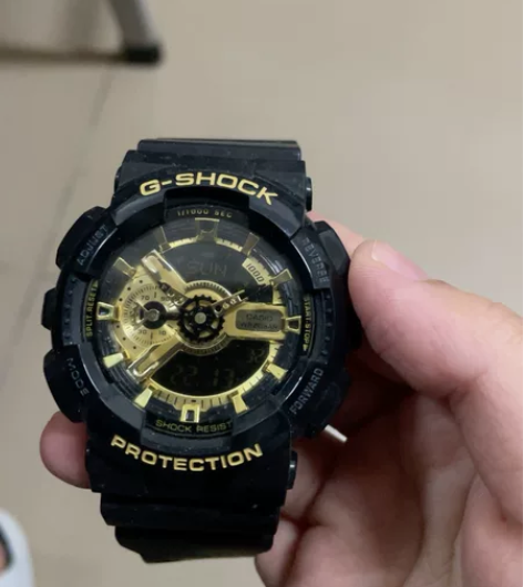 朋友送的卡西欧 黑金的 已经有手表了就出了...