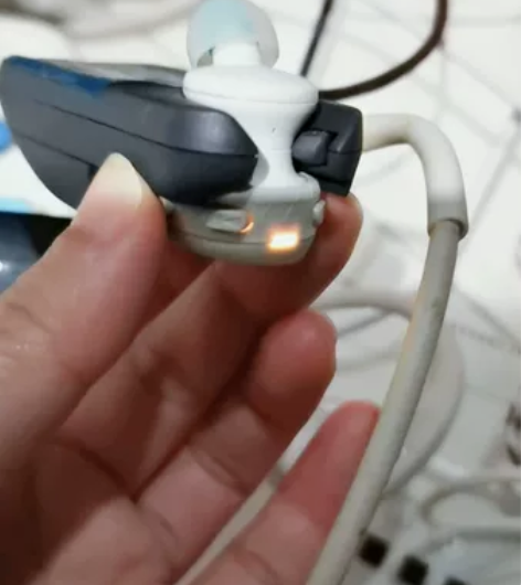 索尼—防水运动后脑式MP3耳机，功能正常无...