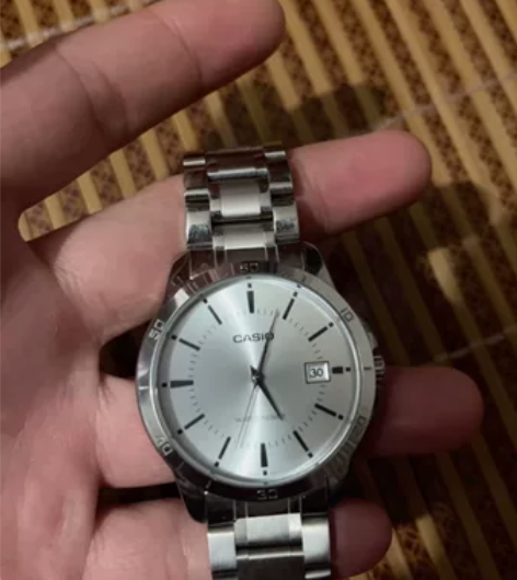 卡西欧手表，忘了什么型号，没电了需要换个电...