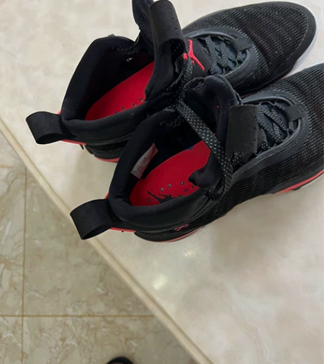 乔丹AJ36篮球鞋43码，室内实战五次成色...