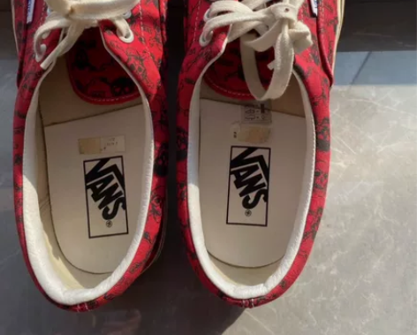 VANS 男款42.5码 感兴趣的话点“我...