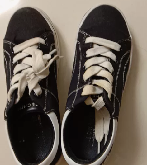 斯凯琪板鞋，在英国买的，不喜欢了，便宜处理...