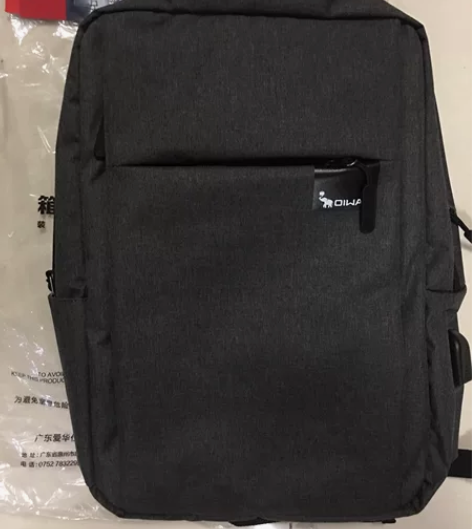 爱华仕轻便双肩旅行包背包，全新，带USB口...