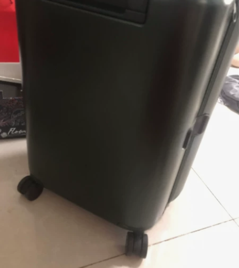 Ito20寸行李箱正版 正版行李箱，非全新...