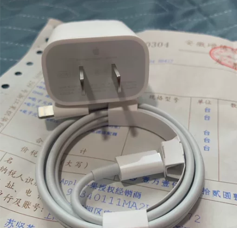 个人闲置转让苹果12 13充电器20W快充...