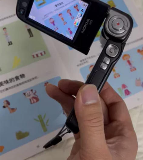 诺基亚n93，成色还行，全原装带wifi能...