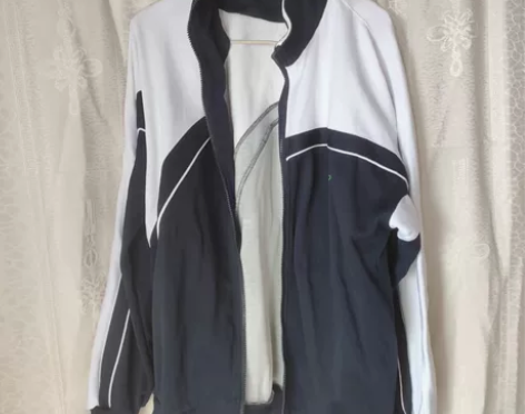 九成新深圳校服外套及卫衣，1.80身高，3...