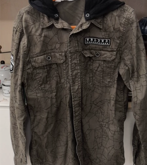 男童迷彩服连帽外套，薄款外套，145码，适...