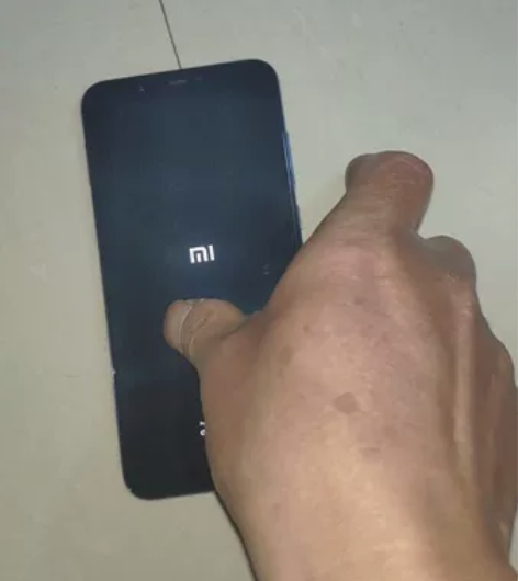 小米8蓝色后指纹版6+256的双卡全网通，...