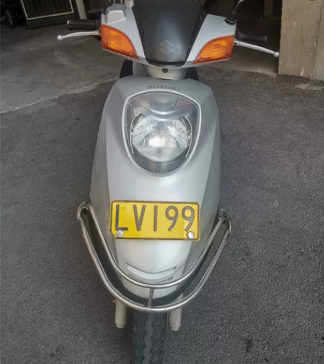 SUZUKI铃木摩托车一台,发动机安静。有...