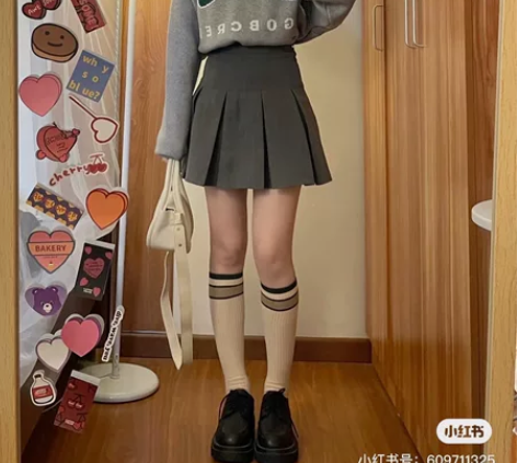 【出】小红书博主同款深灰色百褶裙 xs码 ...