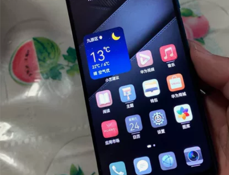 华为麦芒9 全网5g屏幕外屏一处裂痕，拍照...