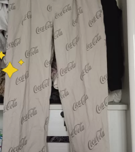 HM和cocacola可口可乐联名款卡其色...