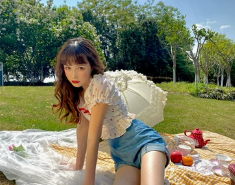 2021夏法式田园甜美背心吊带显瘦修身露腰...