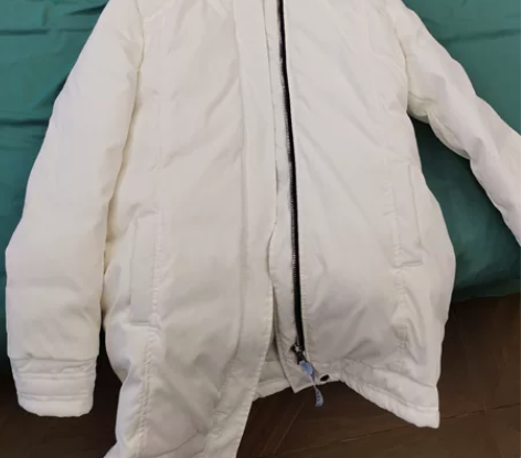 男士羽绒服，九成新转让。实体店购买。 感兴...