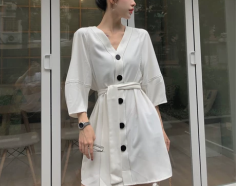 裙子白色，闲置，试穿一次，可小刀不退不换 ...