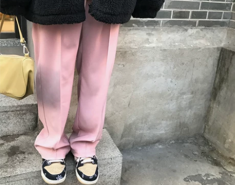 ?王少女的店铺 粉色西装裤 秋冬宽松直筒休...