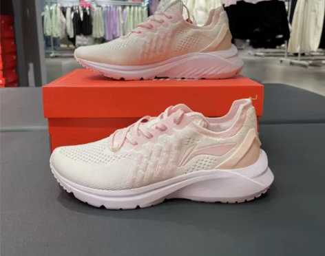 李宁女士休闲运动鞋好看，樱花粉，实图超级好...
