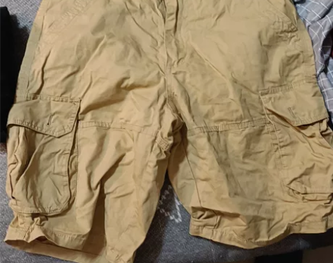 闲置裤子，同学的，拒绝到付刀 感兴趣的话点...