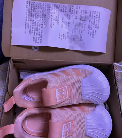阿迪专柜正品，就穿了几次，尺码见盒子，包邮...