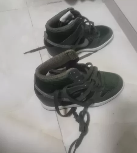 耐克绝版女子内增高运动鞋，nike女款墨绿...