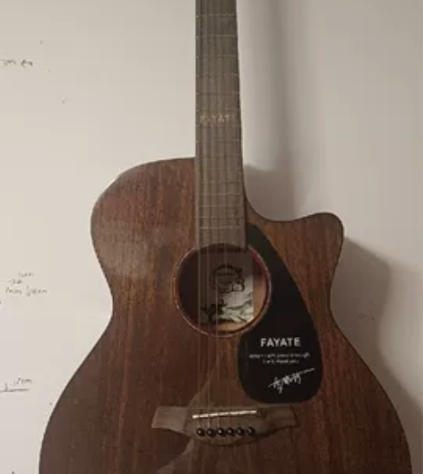 法雅特吉他 天路 有维修痕迹 原价900买...