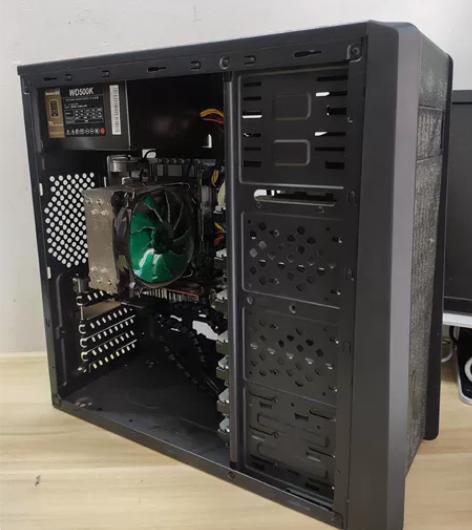 撒哈拉X500机箱 7个硬盘位机箱 如图，...